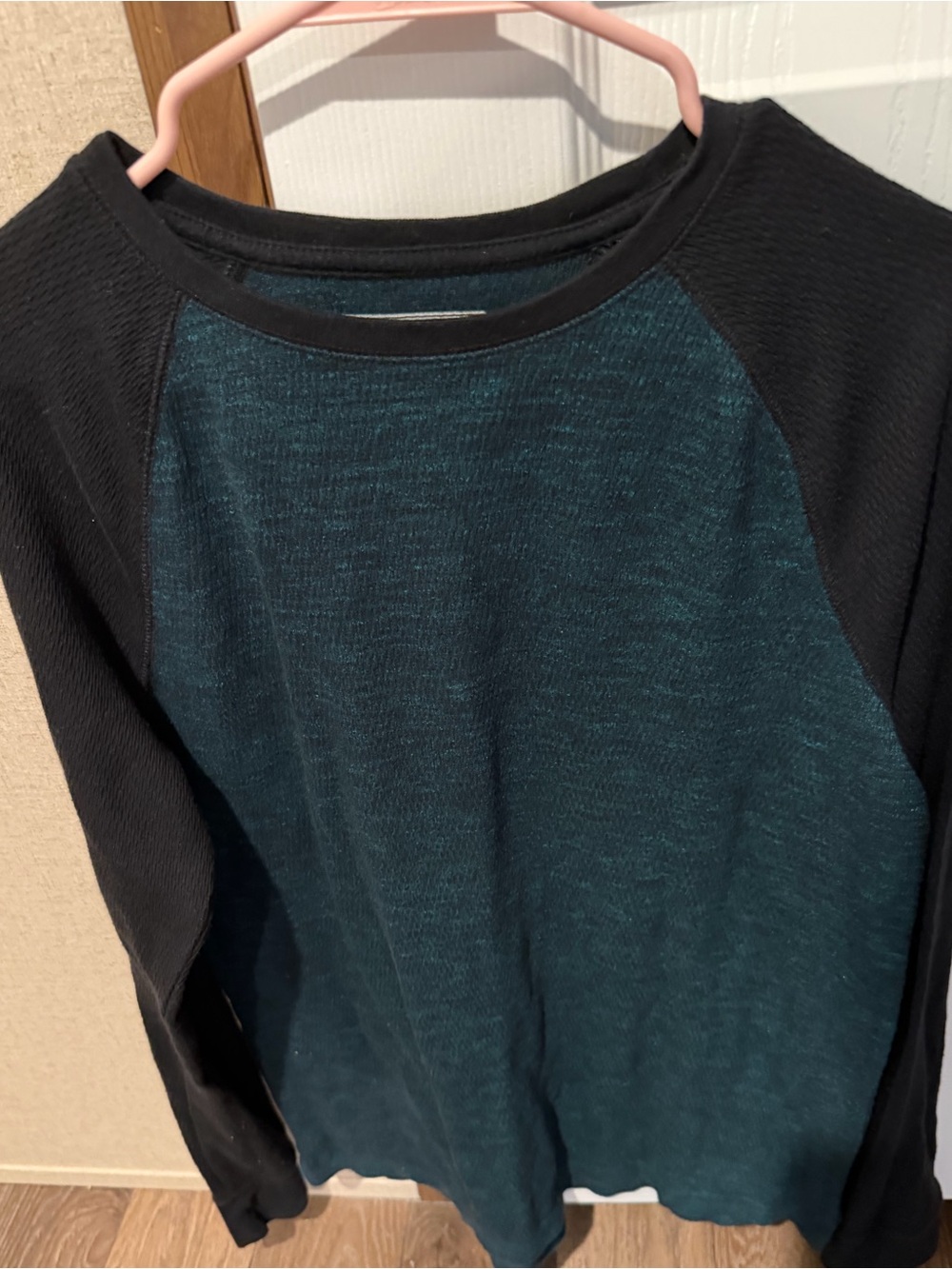 Urban‎ Pipeline Men ‘s long sleeve shirt.